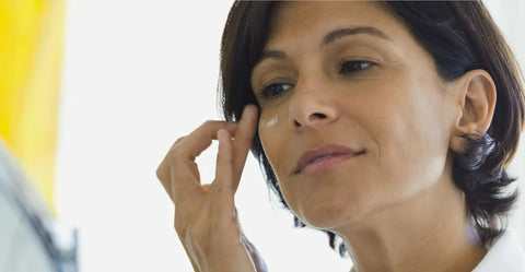 Effortless-Elegance-Skincare-for-Women-in-Their-40s-and-50s Pals Skin Lab