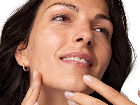 Vitamin C Serum for Dark Spots: How It Helps
